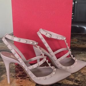 Valentino Garavani Tonal Rockstud Nude